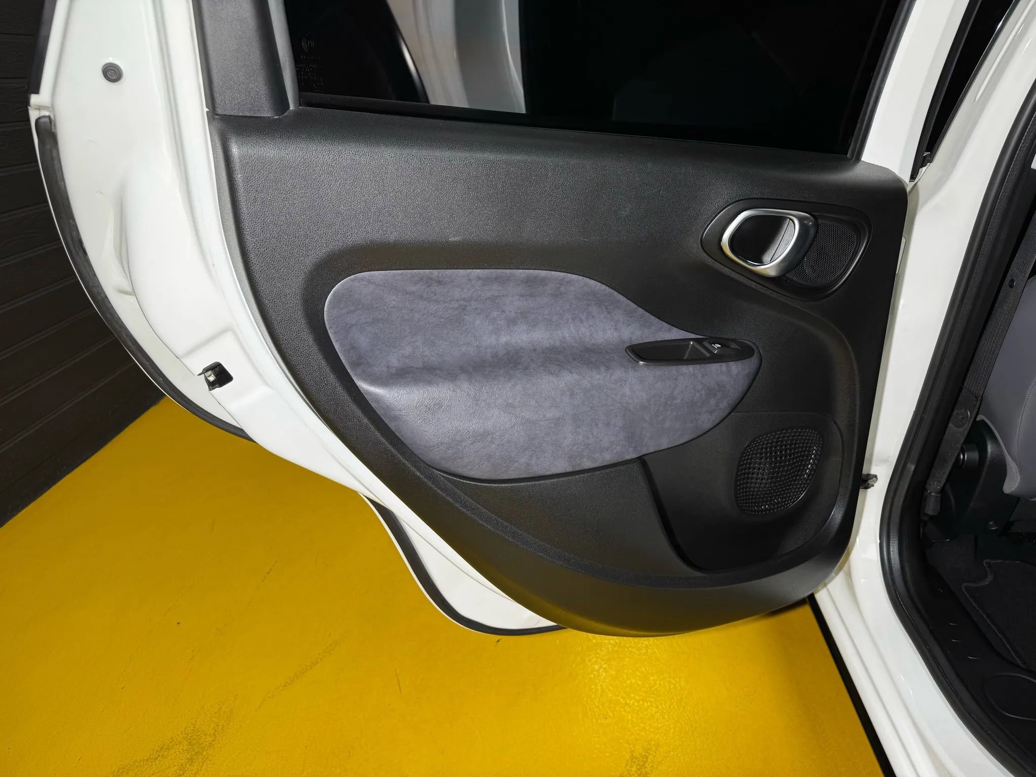 Used 2017 FIAT 500L Trekking w/ Dual-Pane Sunroof Package FWD image 14
