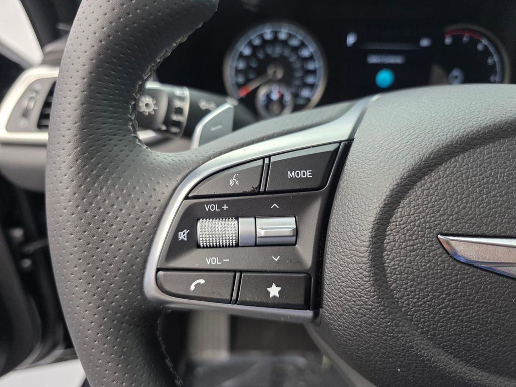 Used 2023 Genesis G70 2.0T RWD image 19