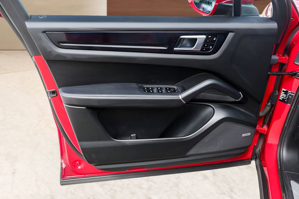 Used 2021 Porsche Cayenne image 25