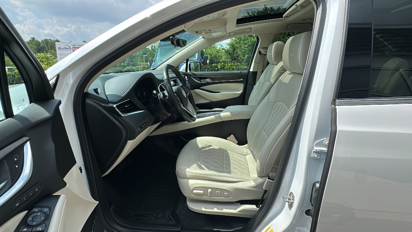 Used 2022 Buick Enclave Avenir w/ Avenir Technology Package AWD/4WD image 13