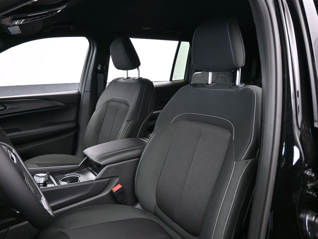 New 2026 Jeep Grand Cherokee L Laredo image 10