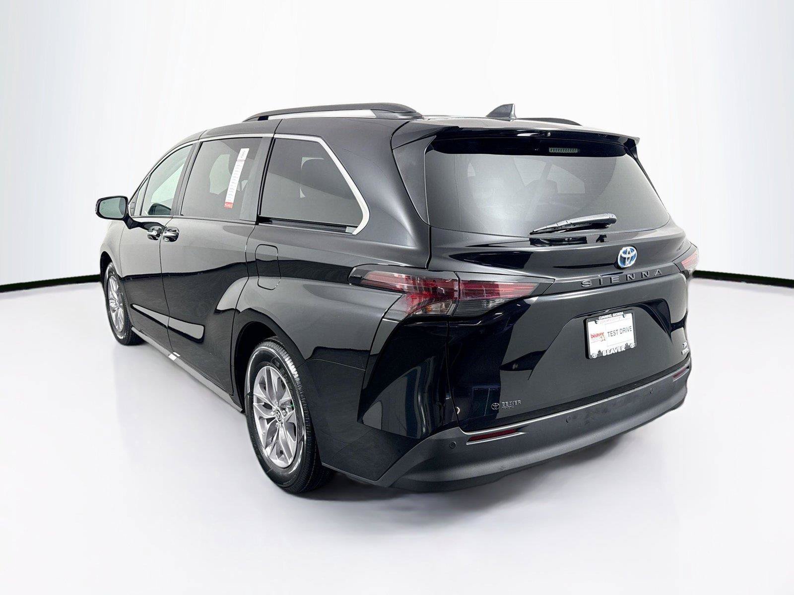 Certified 2024 Toyota Sienna XLE FWD image 12
