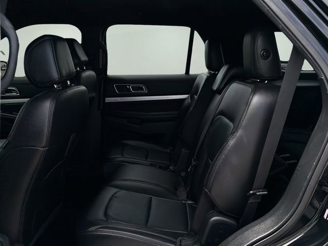 Used 2017 Ford Explorer XLT w/ Equipment Group 202A FWD image 14