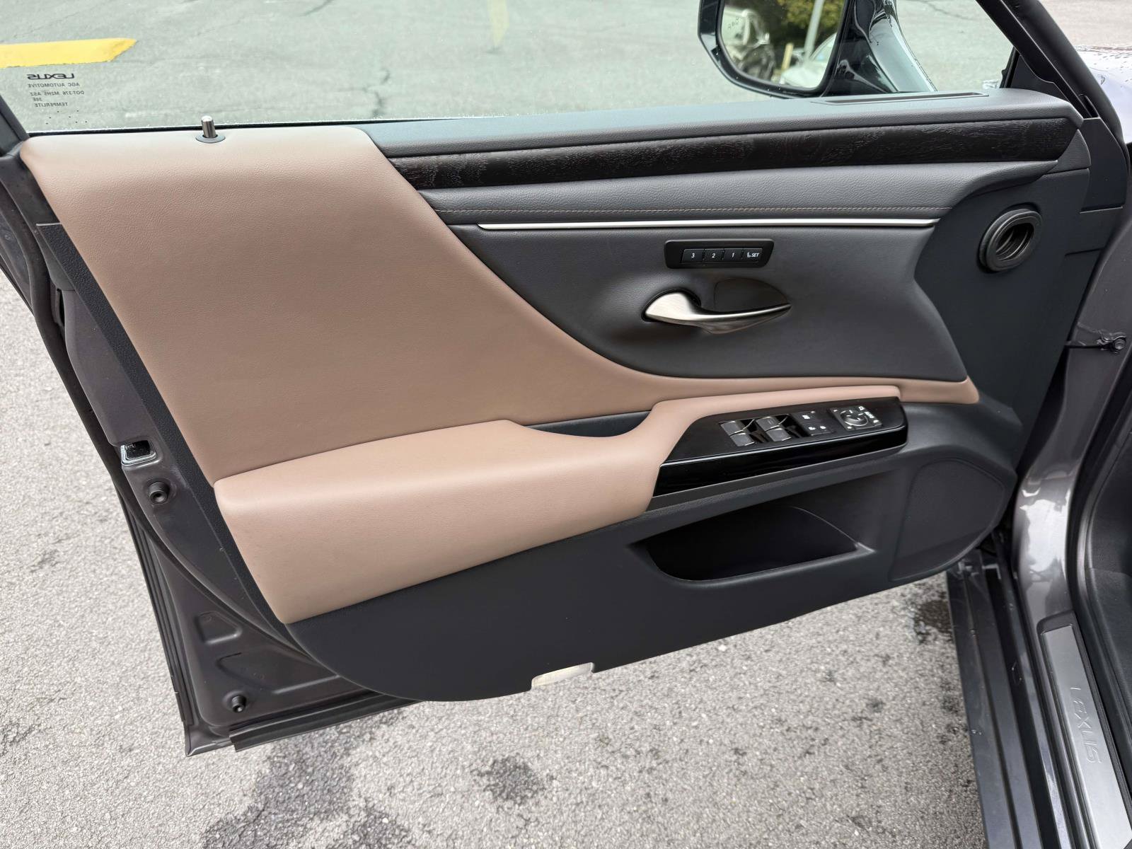 Used 2025 Lexus ES 350 w/ Premium Package FWD image 12