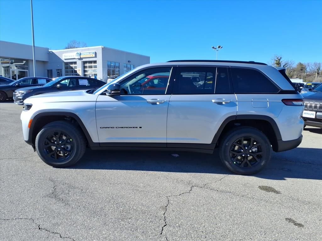 New 2026 Jeep Grand Cherokee Altitude image 7