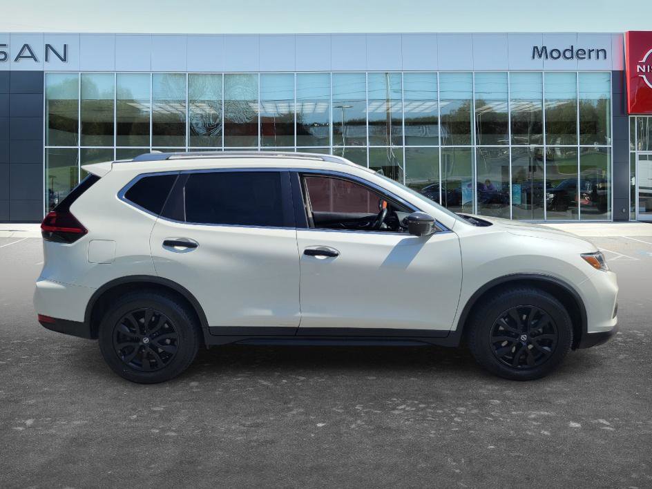 Used 2018 Nissan Rogue SV w/ Premium Package image 4