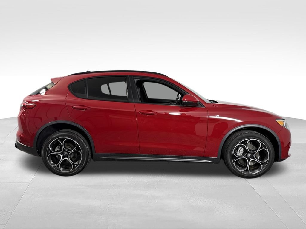 Used 2023 Alfa Romeo Stelvio Ti AWD/4WD image 6