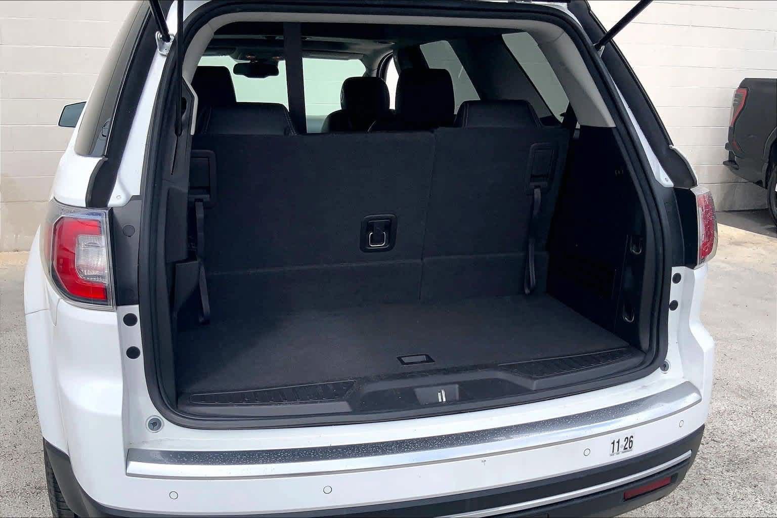 Used 2016 GMC Acadia SLT w/ Open Road Package FWD image 18