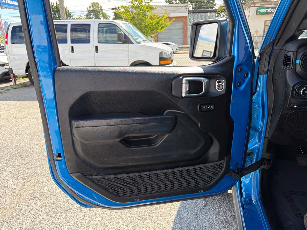 Used 2024 Jeep Wrangler Unlimited Rubicon 4xe AWD/4WD image 29