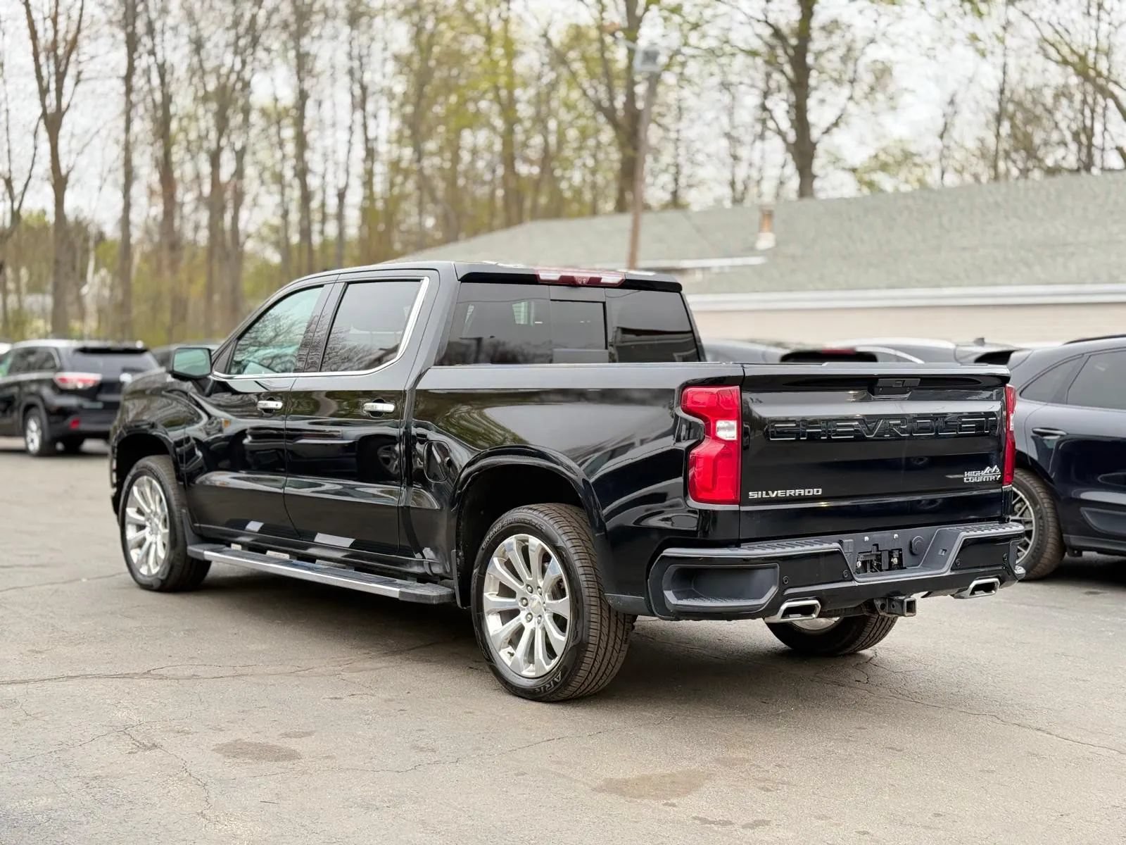 Used 2020 Chevrolet Silverado 1500 High Country w/ Technology Package AWD/4WD image 9