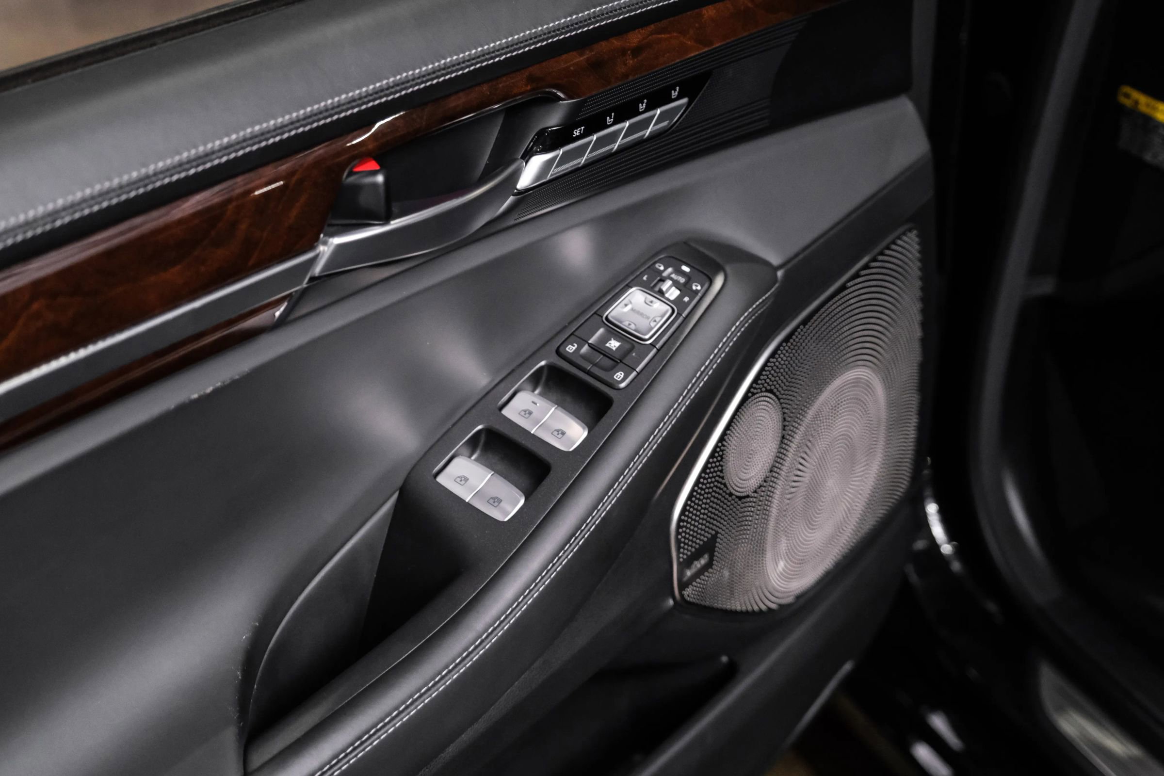 Used 2019 Genesis G90 5.0 Ultimate RWD image 43