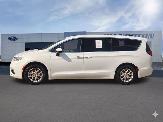 Used 2023 Chrysler Pacifica Touring-L FWD image 6
