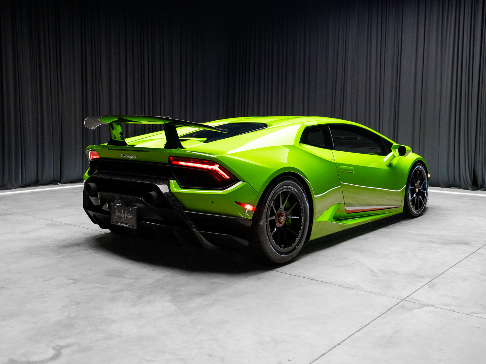Used 2018 Lamborghini Huracan Performante AWD/4WD image 48