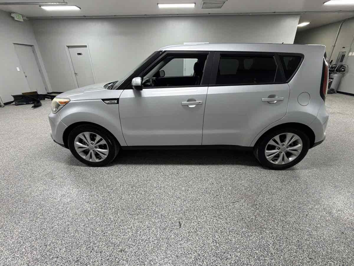 Used 2016 Kia Soul ! FWD image 6