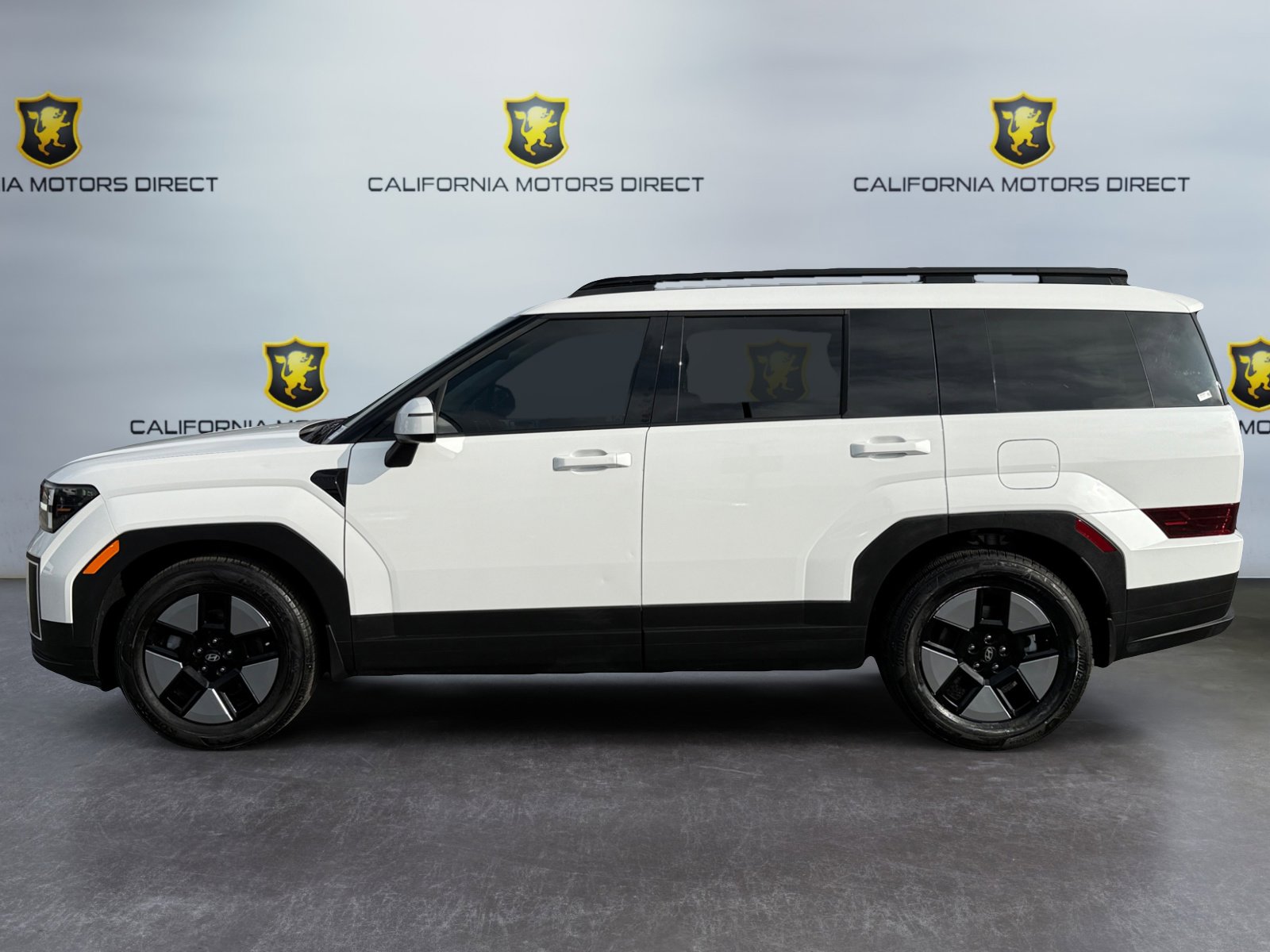 Used 2025 Hyundai Santa Fe SEL image 2