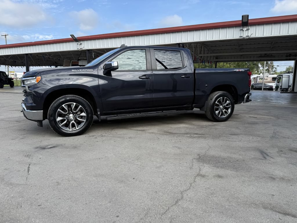 Used 2022 Chevrolet Silverado 1500 LT AWD/4WD image 8