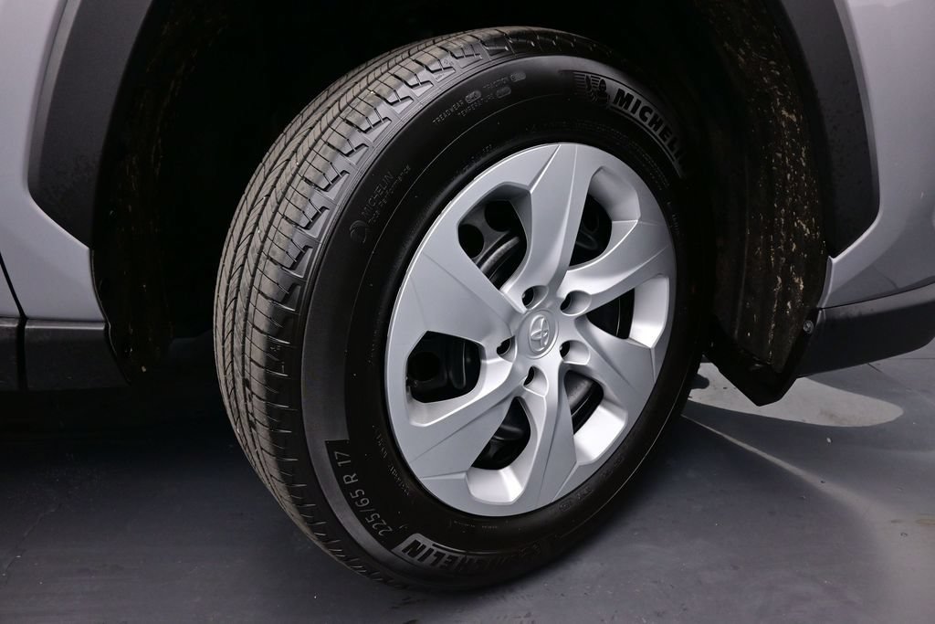 Used 2025 Toyota RAV4 LE AWD/4WD image 37