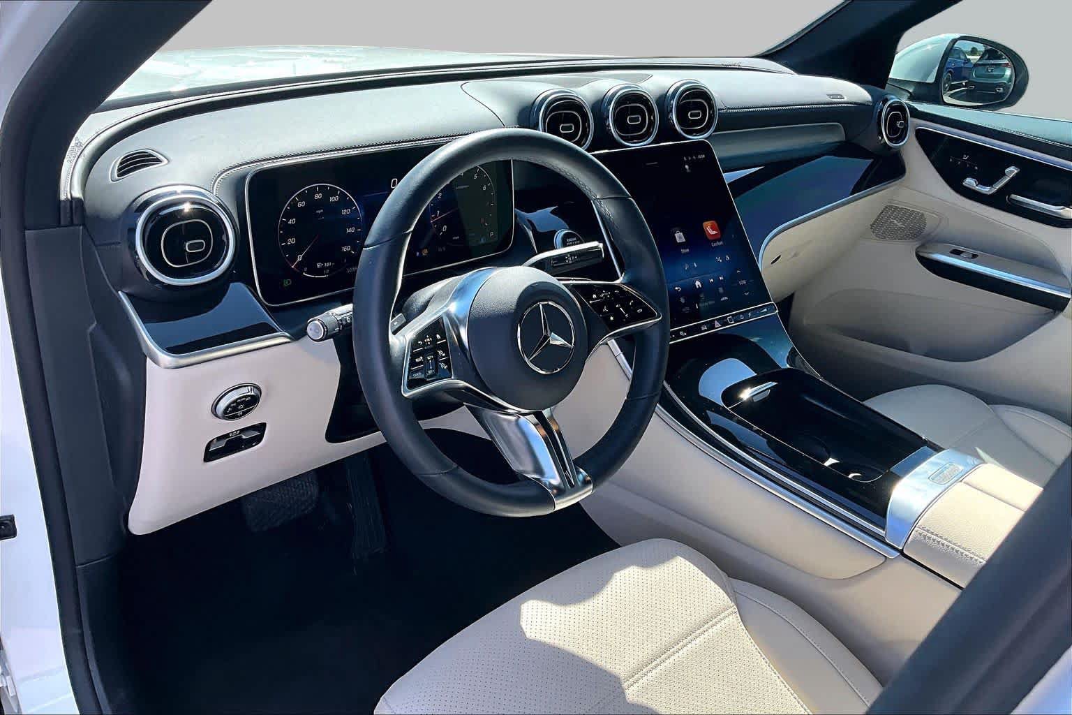 Used 2025 Mercedes-Benz GLC 300 4MATIC image 18