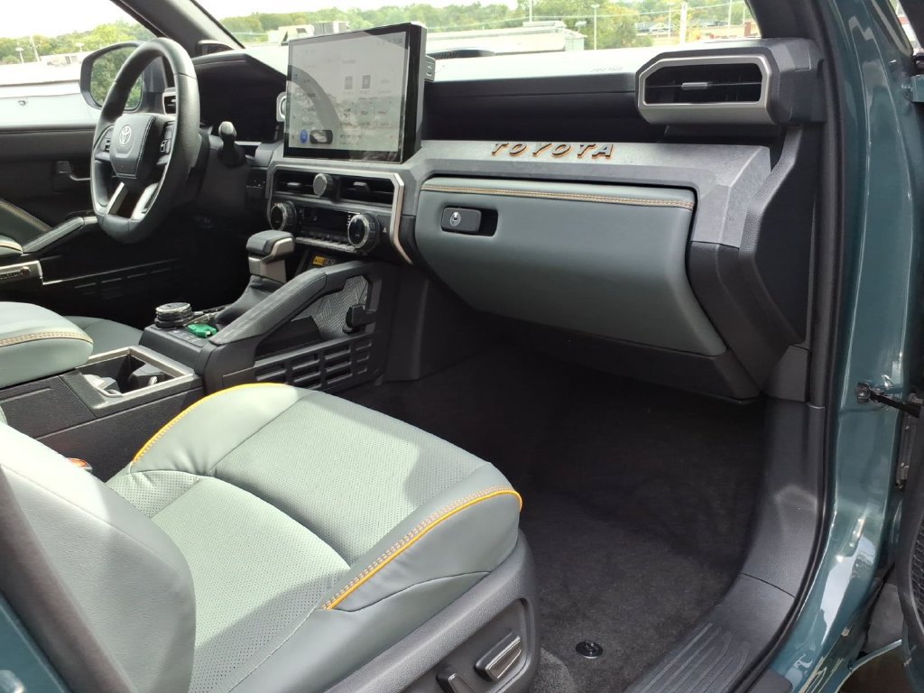 Used 2025 Toyota 4Runner Trailhunter AWD/4WD image 10