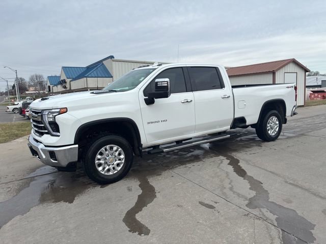 Used 2025 Chevrolet Silverado 3500 LTZ image 2
