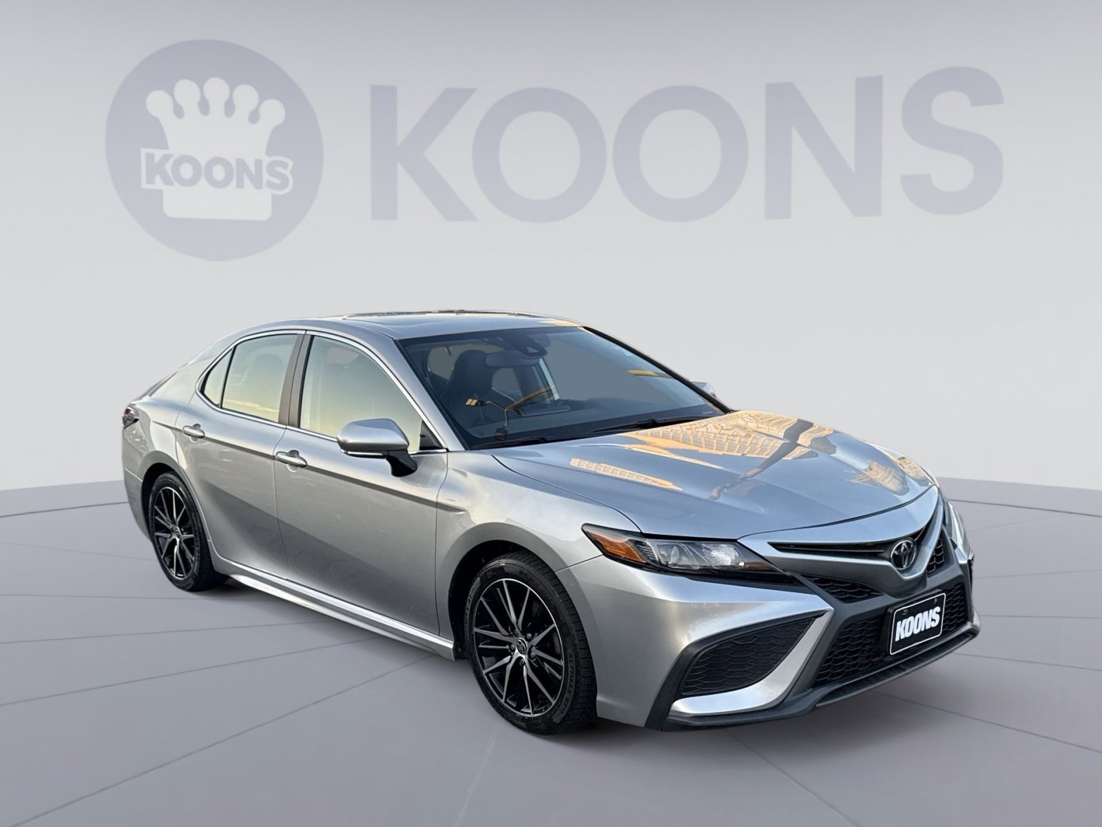 Used 2022 Toyota Camry SE w/ Cold Weather Package image 10