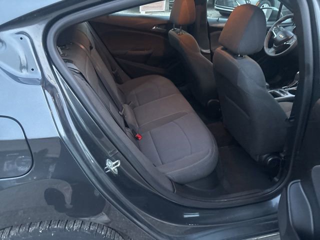 Used 2018 Chevrolet Cruze LT w/ Convenience Package FWD image 9