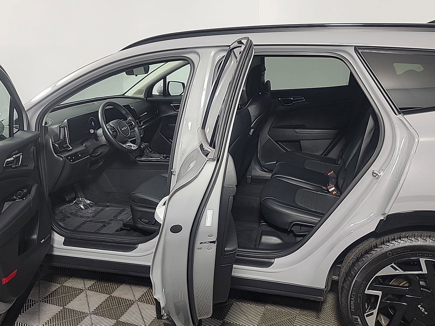 Used 2025 Kia Sportage SX image 16