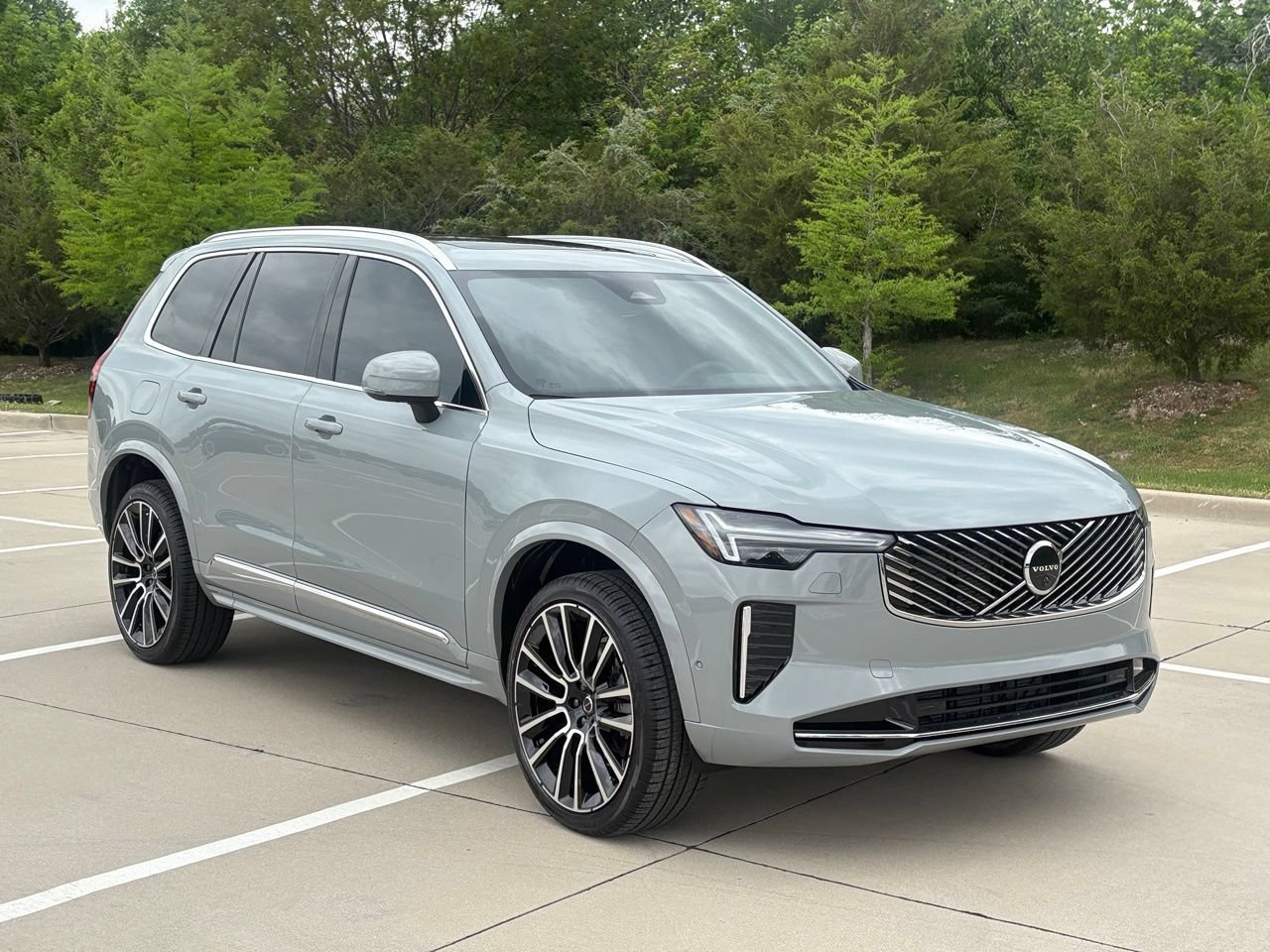 New 2026 Volvo XC90 B5 Plus w/ Protection Package Premier AWD/4WD image 4