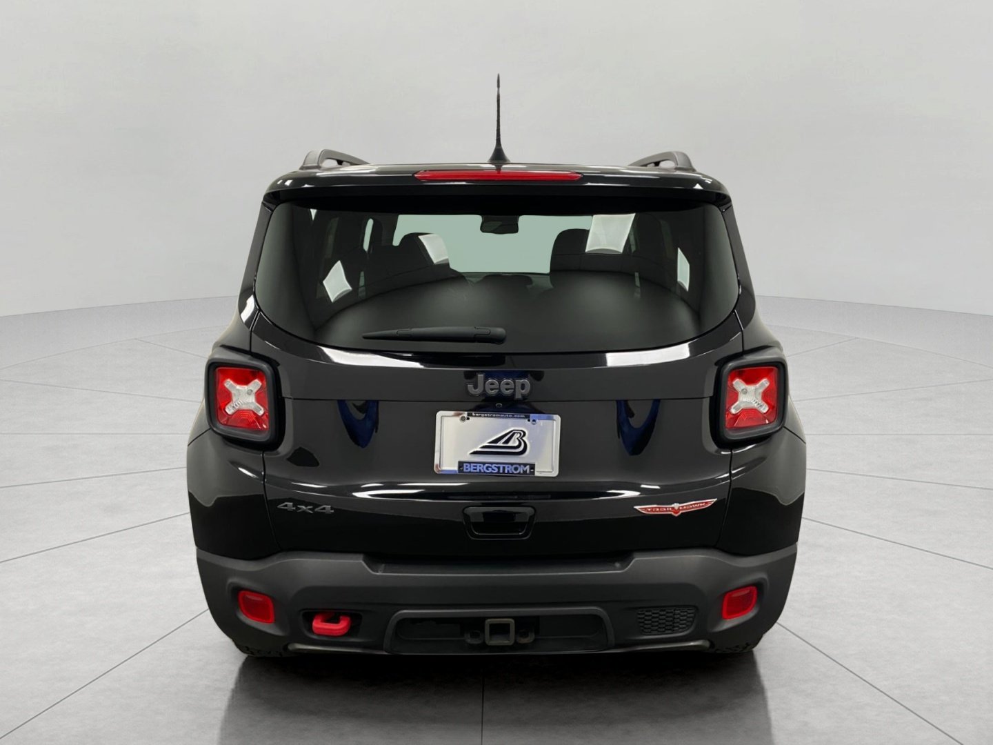 Used 2019 Jeep Renegade Trailhawk AWD/4WD image 5