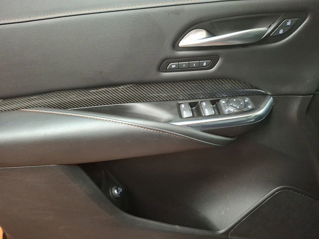 Used 2022 Cadillac XT4 Sport w/ LPO, Onyx Lite Package image 8