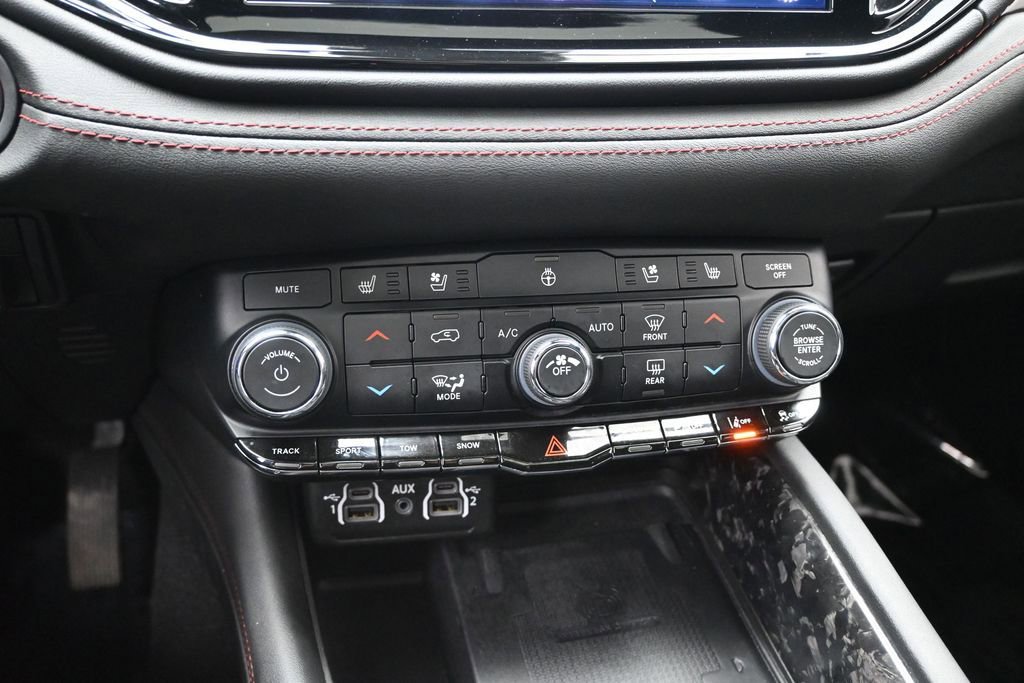 Used 2024 Dodge Durango R/T w/ Tow 'N Go Group AWD/4WD image 18