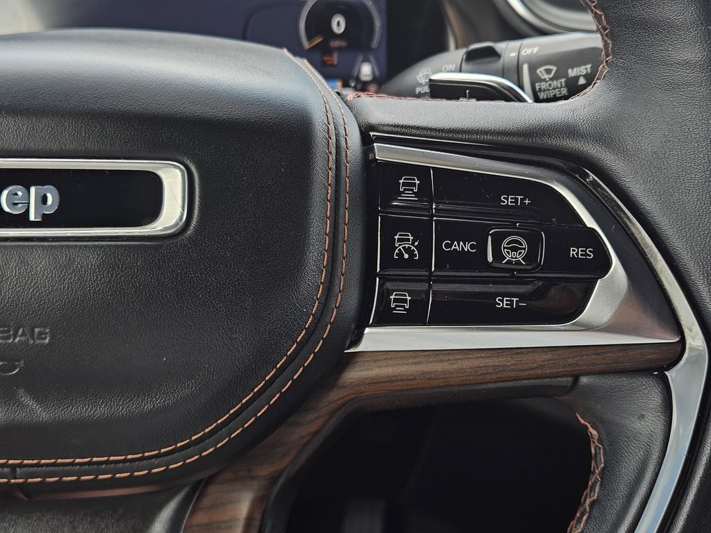 Used 2023 Jeep Grand Cherokee Summit w/ Luxury Tech Group V AWD/4WD image 36