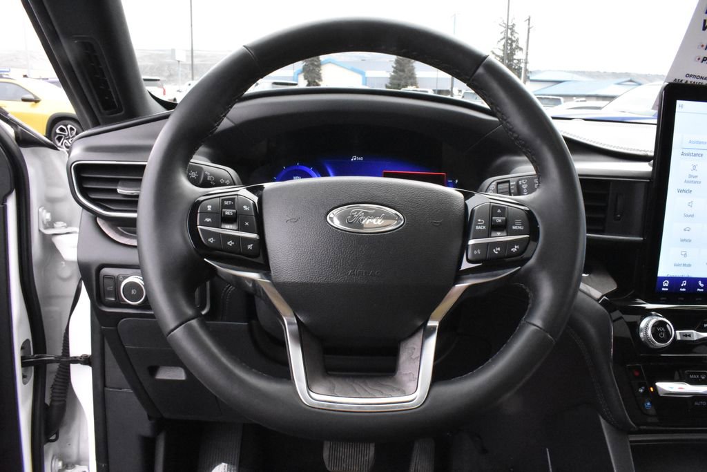 Used 2023 Ford Explorer Platinum w/ Technology Package AWD/4WD image 17