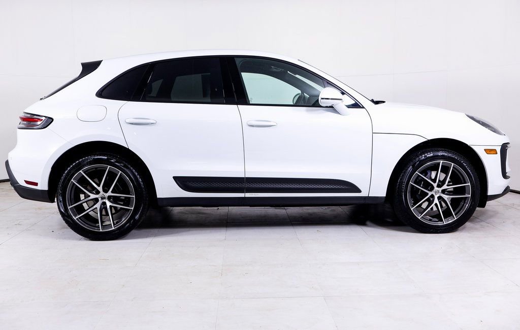 Used 2025 Porsche Macan image 26
