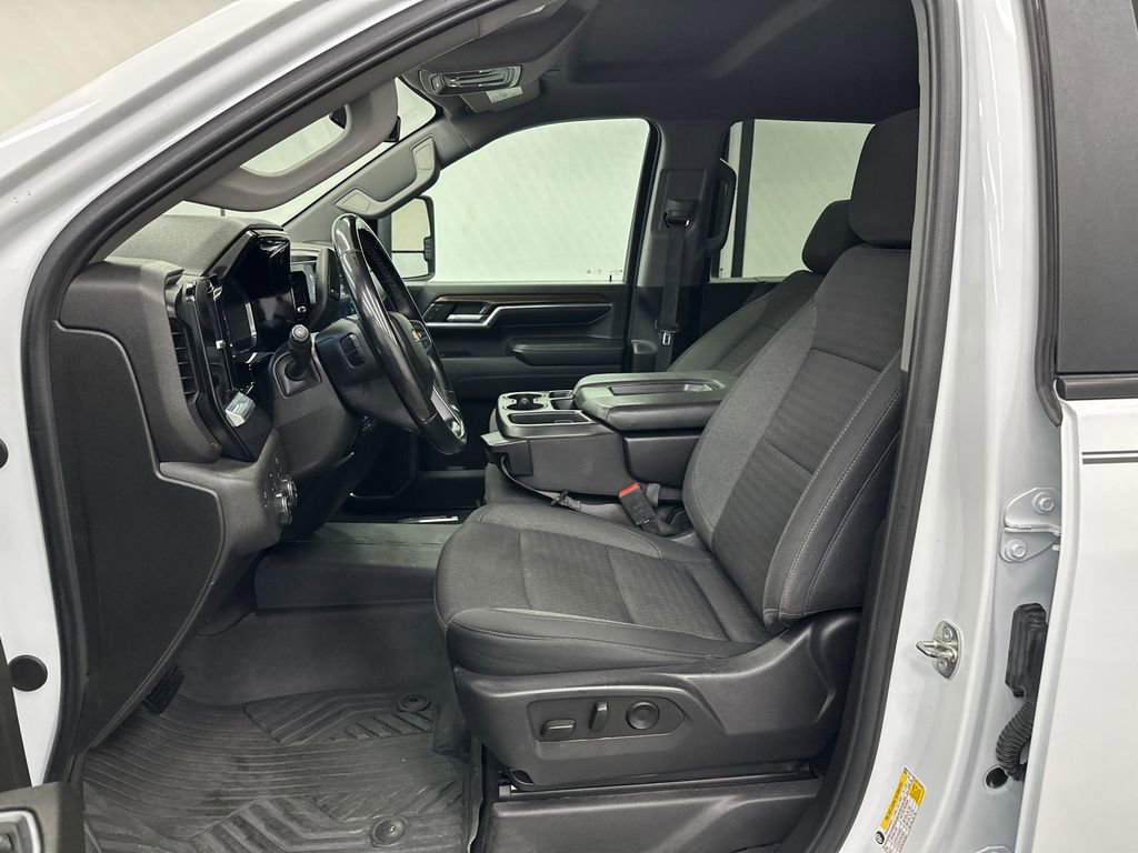 Used 2024 Chevrolet Silverado 2500 LT AWD/4WD image 9