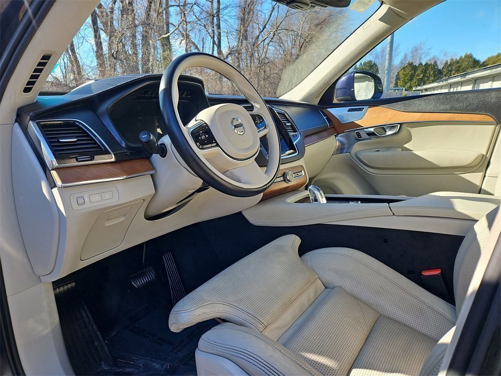 Used 2017 Volvo XC90 T8 Inscription w/ Luxury Package image 4