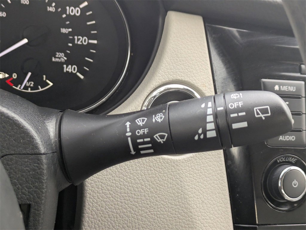 Used 2020 Nissan Rogue Sport SV image 28