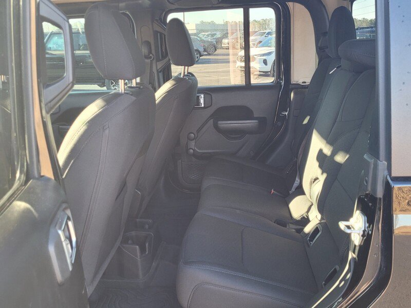 Used 2022 Jeep Gladiator Sport image 6