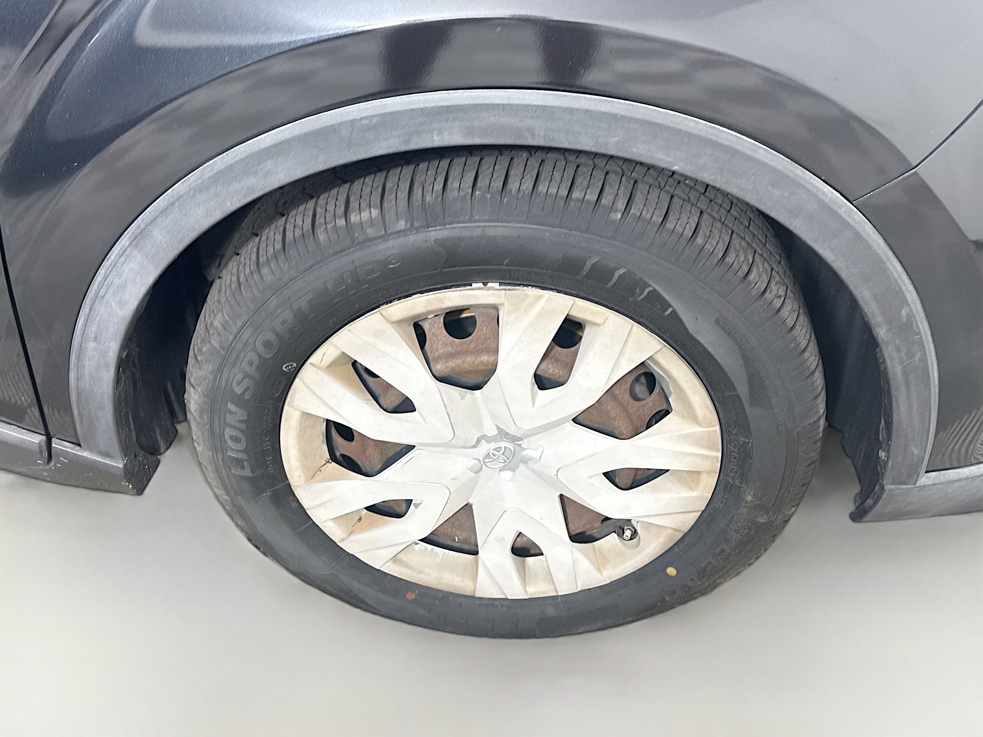 Used 2019 Toyota C-HR LE image 31