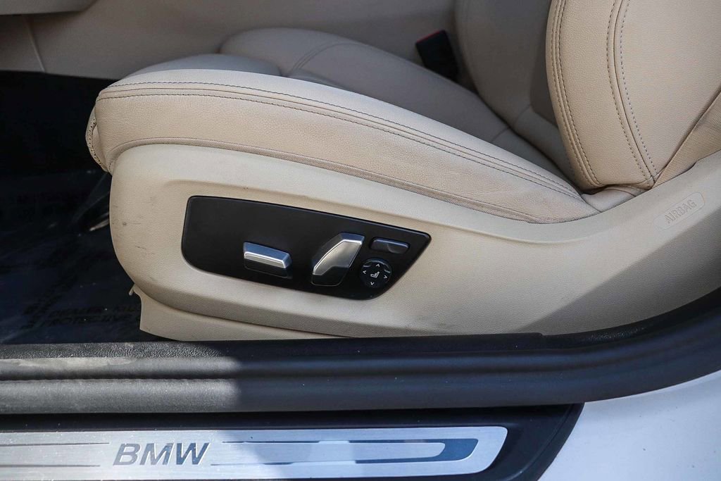 Used 2023 BMW 530e w/ Convenience Package image 20