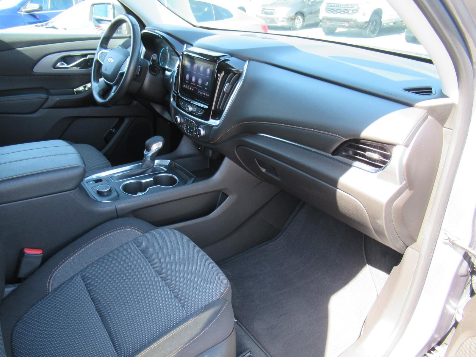 Used 2021 Chevrolet Traverse LT FWD image 12