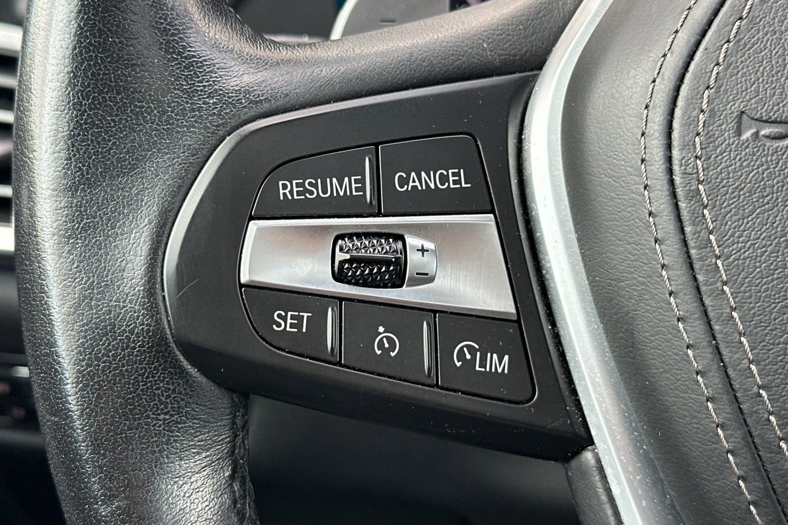 Used 2022 BMW X5 xDrive40i w/ Parking Assistance Package image 37