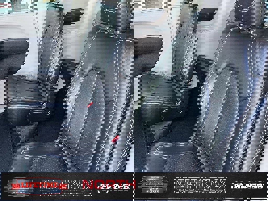 Used 2024 Chrysler Pacifica Touring-L image 15