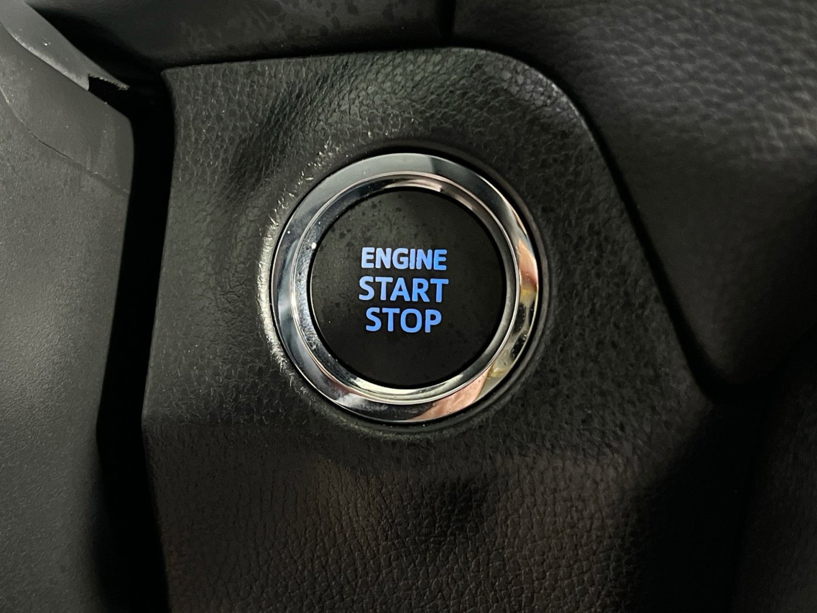 Used 2022 Toyota RAV4 XLE Premium image 35