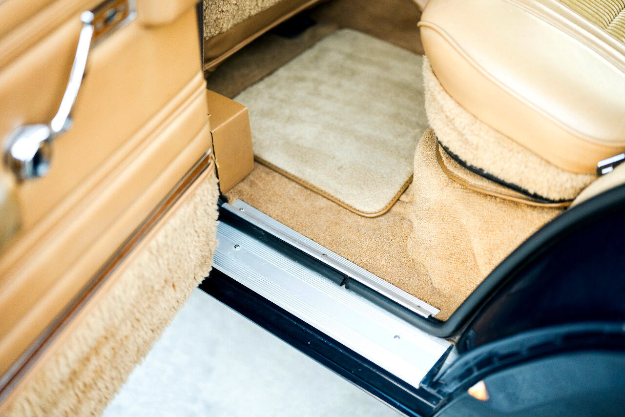 Used 1987 Jeep Grand Wagoneer image 85