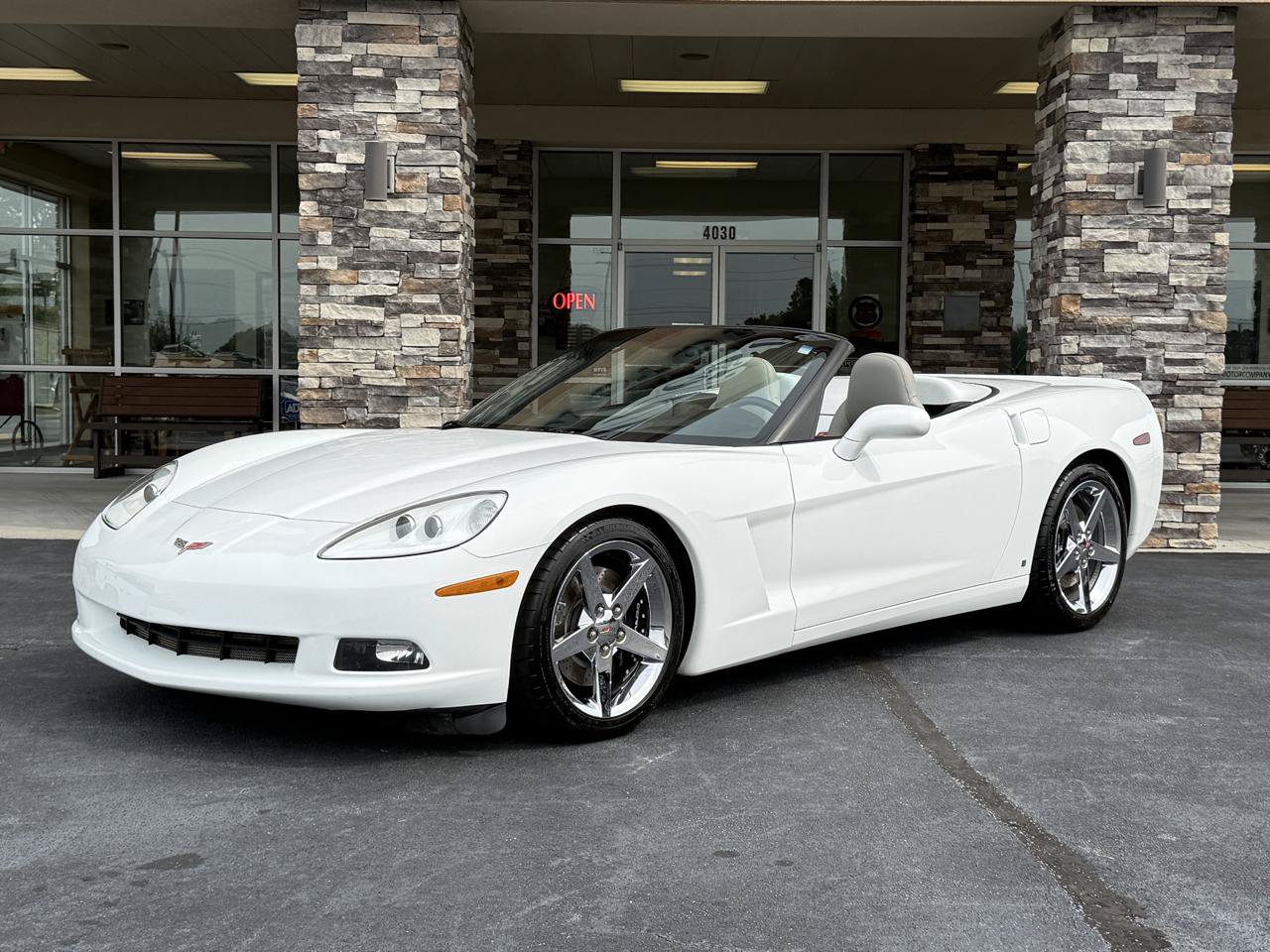 Used 2006 Chevrolet Corvette Convertible w/ Preferred Equipment Group RWD image 1