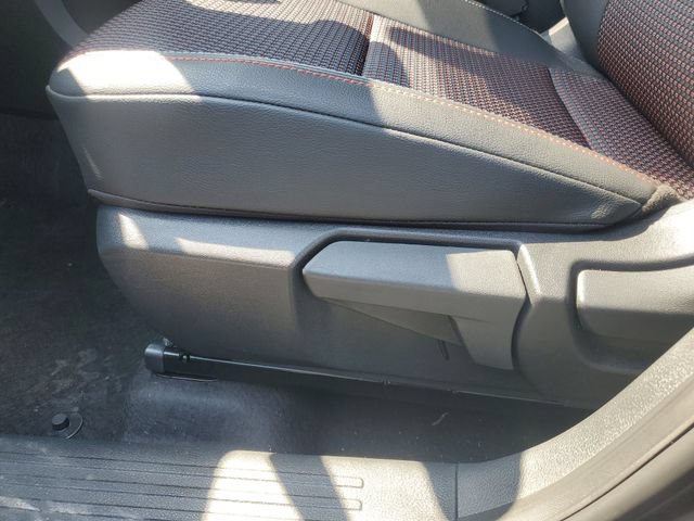 Certified 2025 Nissan Kicks SR FWD image 17
