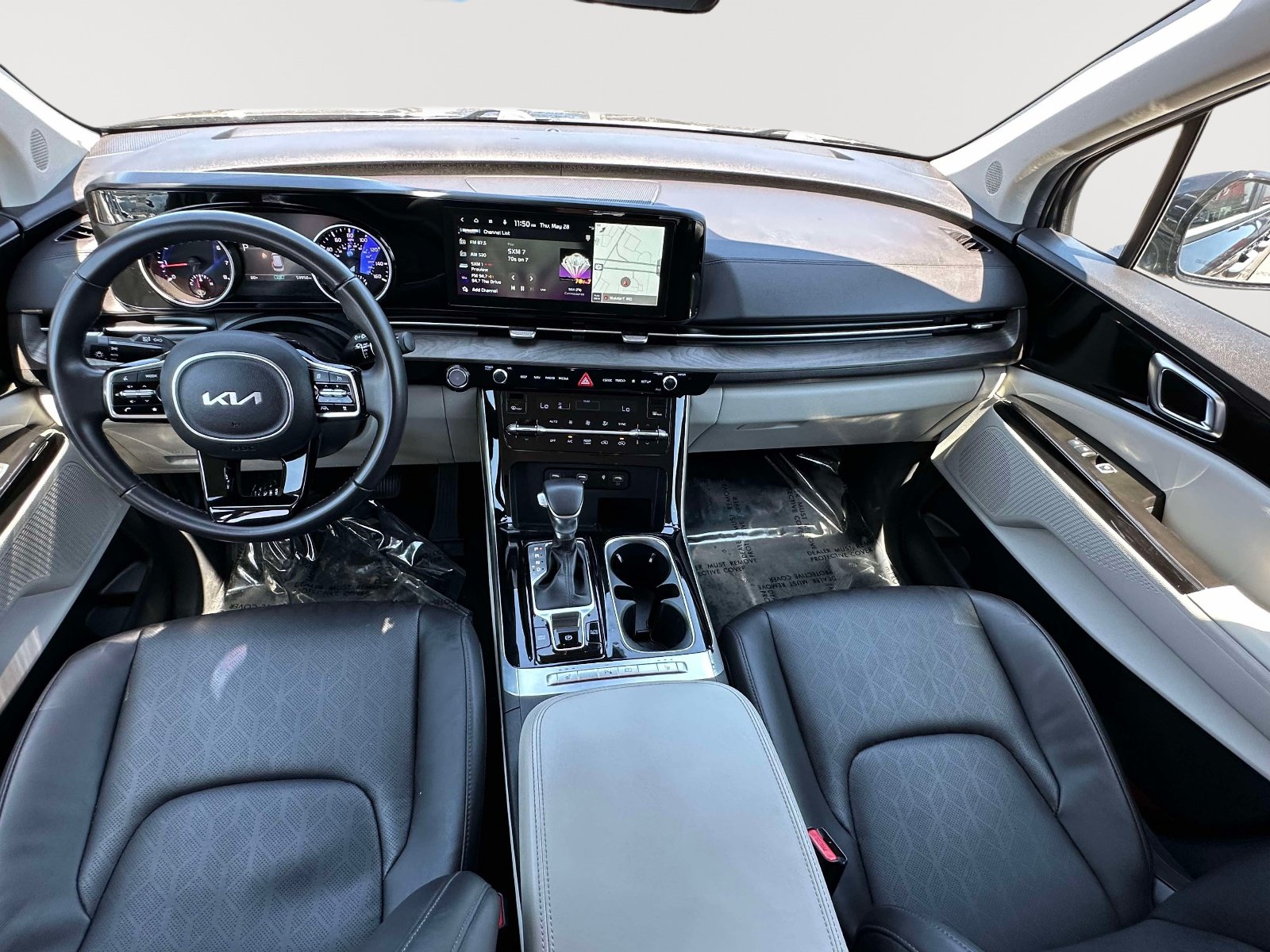 Used 2024 Kia Carnival EX FWD image 7