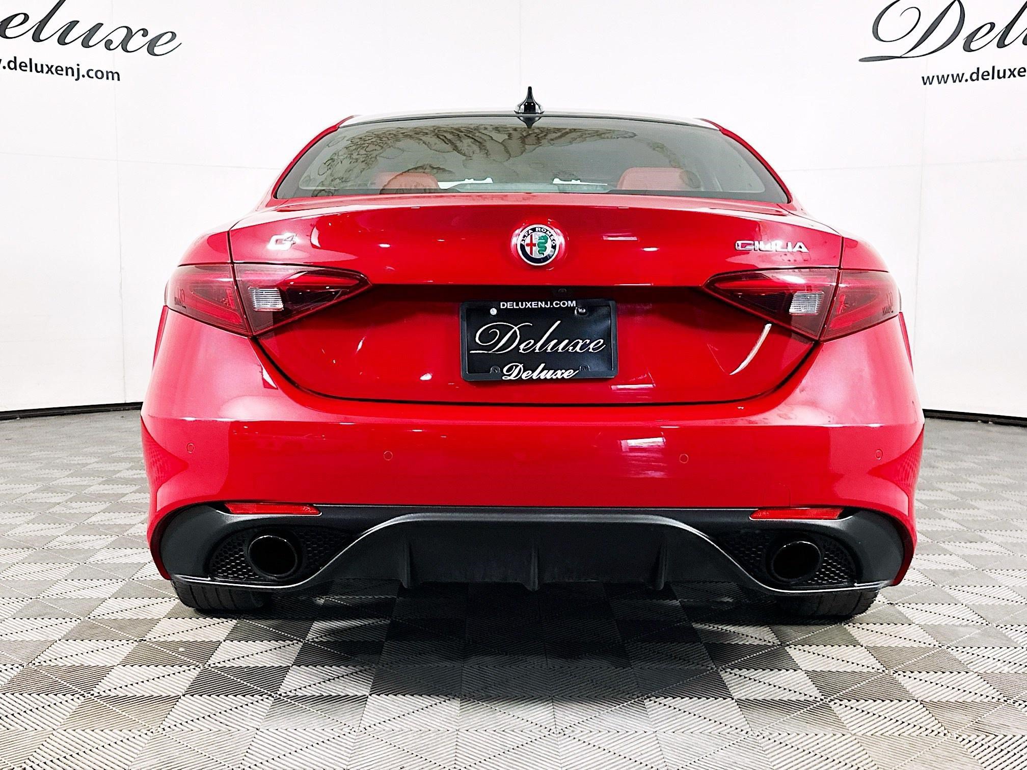 Used 2023 Alfa Romeo Giulia Veloce AWD/4WD image 5