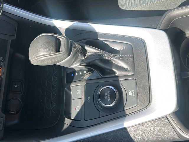 Used 2022 Toyota RAV4 LE image 24